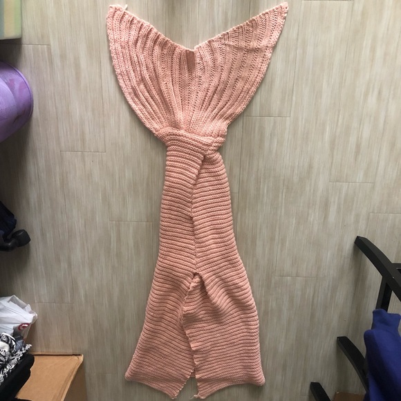 Mermaid Tail Blanket - Picture 2 of 2